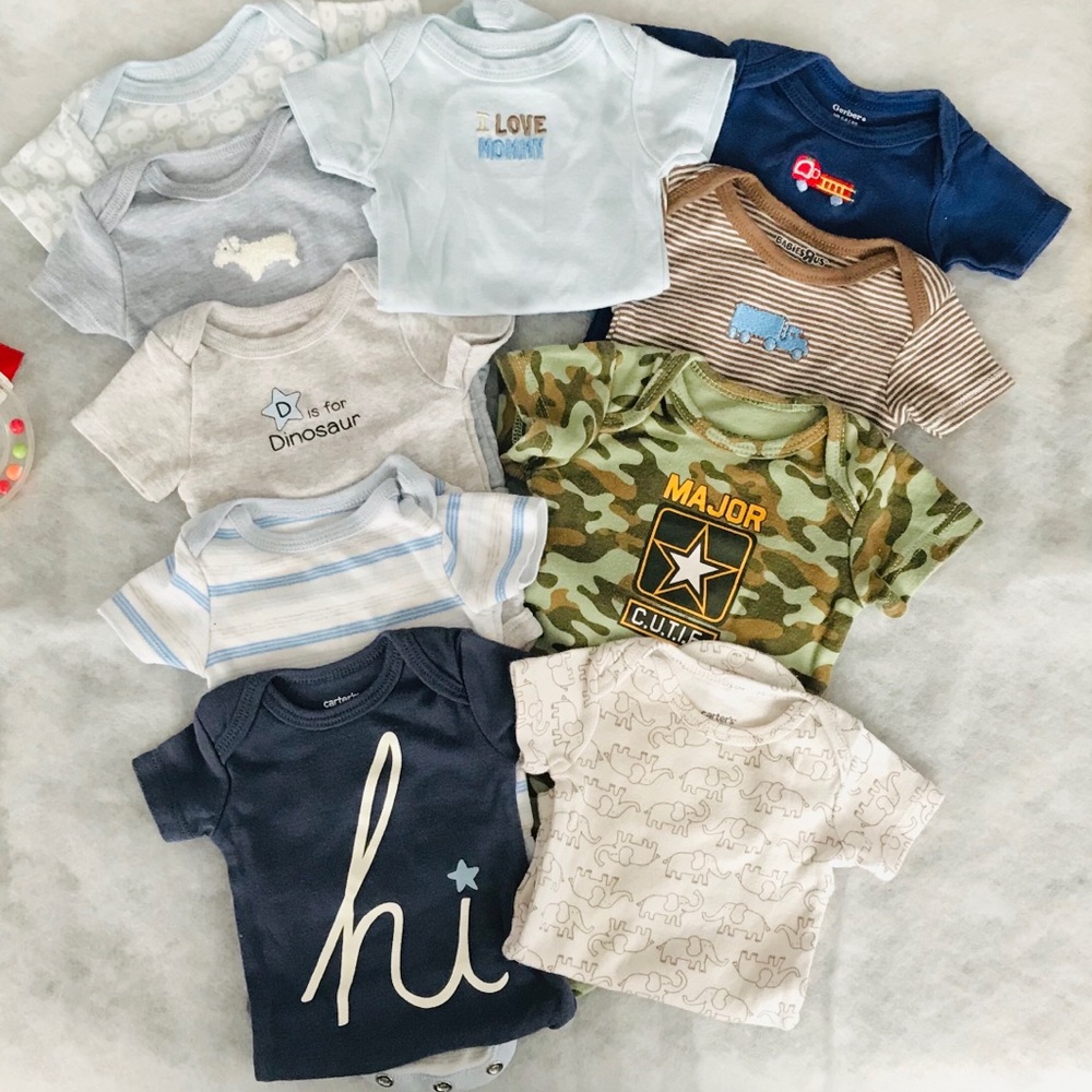 Lot of 10 short sleeve onesies! Size Newborn.